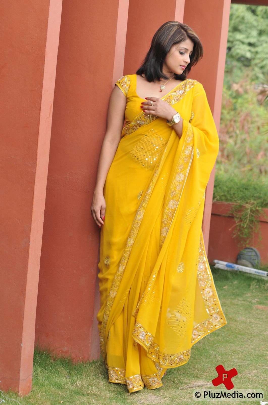 Nadeesha Hemamali Hot in Saree Pictures | Picture 73823